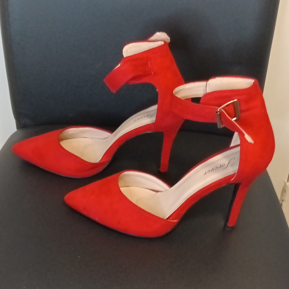 Forever size 7.5 Red pumps - Picture 2 of 7